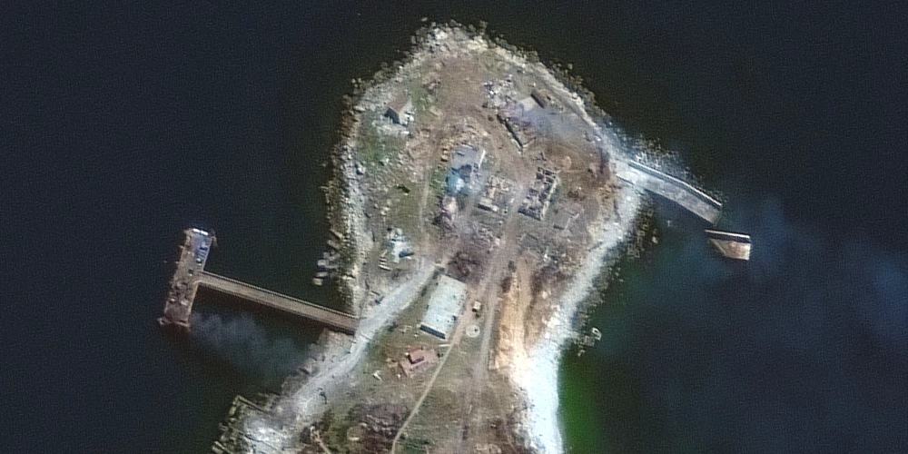 Okupanti Čūsku salu bombardējuši ar fosfora bumbām, ziņo Ukraina