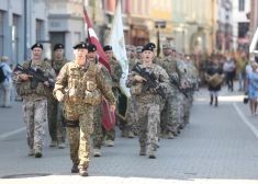 1992. gada 30. jūnijā ar Latvijas Republikas Zemessardzes priekšnieka pavēli Nr. 14 "Par novadu vienību izveidošanu" tika izveidotas piecas novadu brigādes, tai skaitā Zemessardzes 1. Rīgas apriņķa brigāde ar štābu Rīgā.