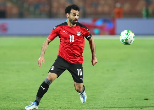 Ēģiptiešu futbola zvaigzne Salāhs noslēdz jaunu līgumu ar "Liverpool"