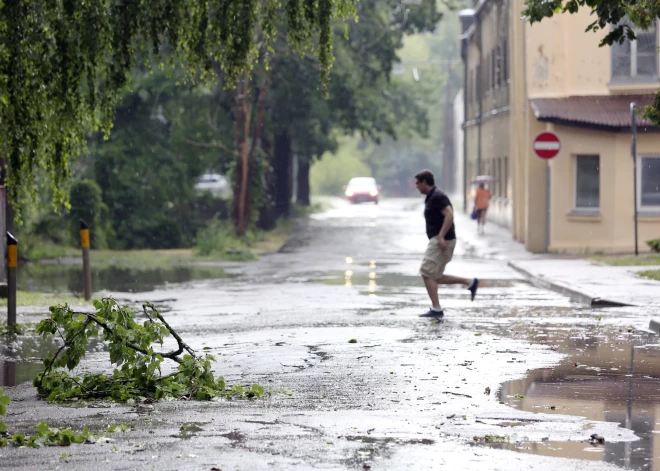 Latvijas centrālajos un austrumu rajonos izsludināts oranžais brīdinājums