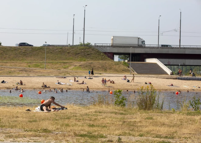 Rīgas peldvietās jūrā ūdens sasilis līdz 16-19 grādiem