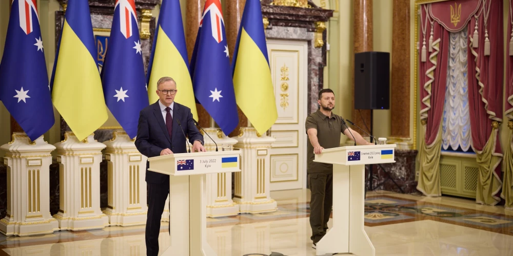 Austrālijas premjers vizītē Ukrainā sola bruņojuma piegādes 65 miljonu eiro apmērā