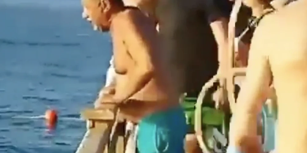 Ēģiptes kūrortā haizivs nogalina divas sievietes; aculiecinieks nofilmē vienu no uzbrukumiem