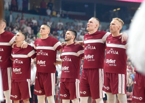 Latvijas vīriešu basketbola izlase šobrīd jaunajā grupā ieņem otro vietu - labākas gūto/zaudēto grozu attiecības dēļ priekšā ir vienīgi Grieķija.