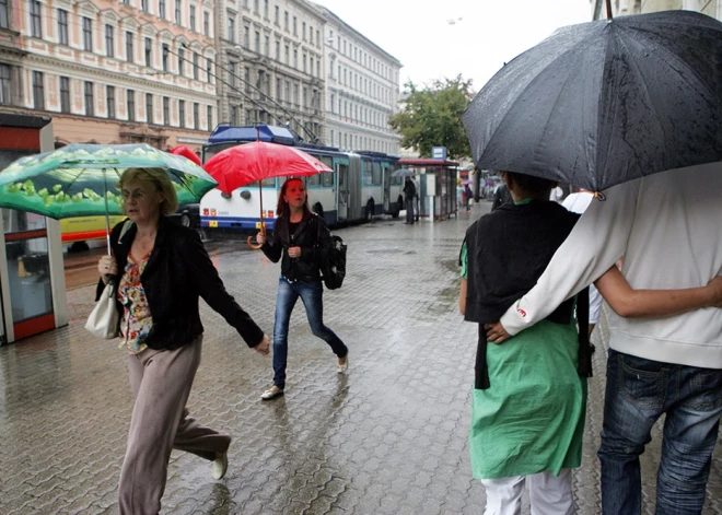 Trešdien daudzviet Latvijā gaidāms lietus, gaiss iesils līdz +21