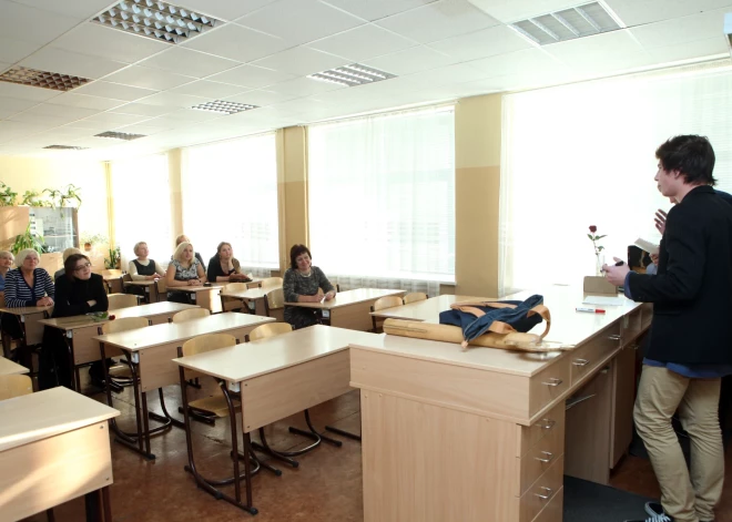 В Латвии все активнее "вылавливают" не говорящих по-латышски педагогов