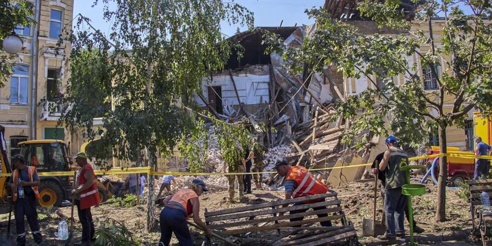 TEKSTA TIEŠRAIDE. Krievijas iebrukums Ukrainā; krievi nesen okupētās pilsētās jau veic nelikumīgu mobilizāciju