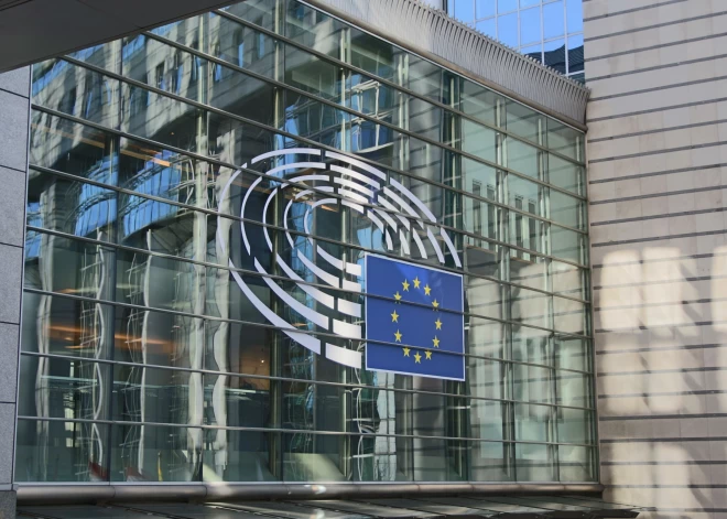 EP piekrīt Ukrainai aizdot vēl vienu miljardu eiro