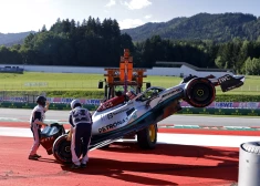 Verstapens Austrijas "Grand Prix" sprinta sacīkstes sāks no pirmās vietas; abi "Mercedes" piloti avarē