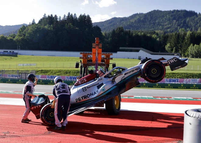 Verstapens Austrijas "Grand Prix" sprinta sacīkstes sāks no pirmās vietas; abi "Mercedes" piloti avarē