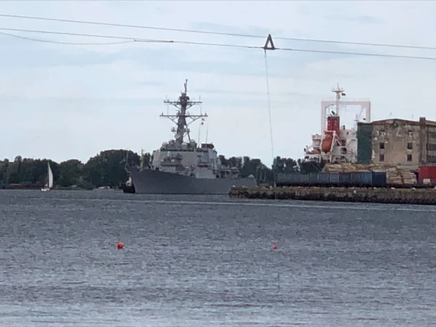 ASV Jūras spēku kuģis-iznīcinātājs "USS Arleigh Burke".