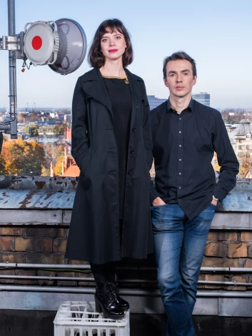 Daudzi kinoprojekti Elzai un Andrim Gaujām ir kopīgi. Elza šobrīd cītīgi strādā pie jaunās spēlfilmas "Pastkarte no Romas", kurā galvenajās lomās filmējas pazīstamie aktieri Indra Burkovska un Jānis Jarāns.