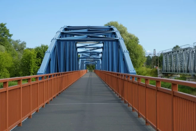 Pirms astoņiem gadiem atklātais valstī garākais gājēju/velo tilts pār Gaujai Carnikavai izmaksāja apmēram divarpus reizes lētāk nekā šobrīd plānotais gājēju tilts pāri Kīleveina grāvim Pārdaugavā.