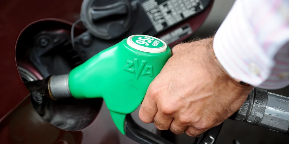 В Сейме предлагают на год снизить акцизный налог на топливо
