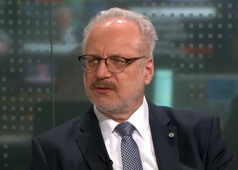 "Mums ir patiešām ļoti labi, augsta līmeņa bruņotie spēki, profesionāli bruņotie spēki, varētu teikt, ka vieni no labākajiem NATO," sacīja prezidents.