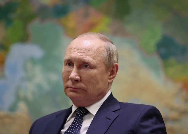 Только мужчины и "защитный чемодан": 5 странных привычек Путина