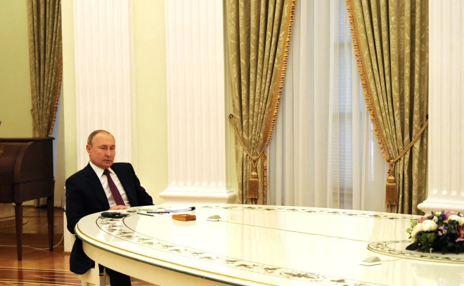 Знаменитый длинный стол Путина