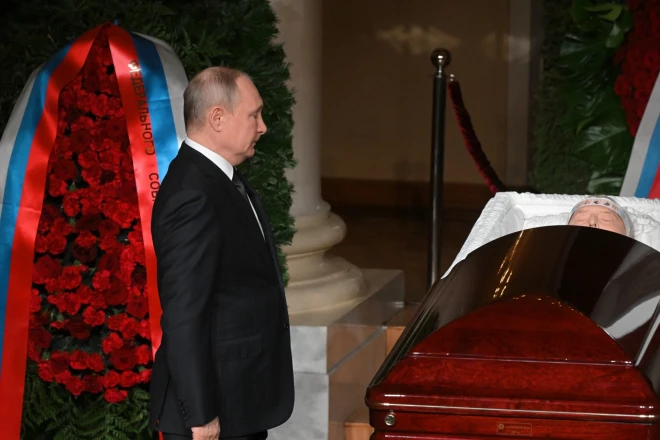 Путин на похоронах Жириновского