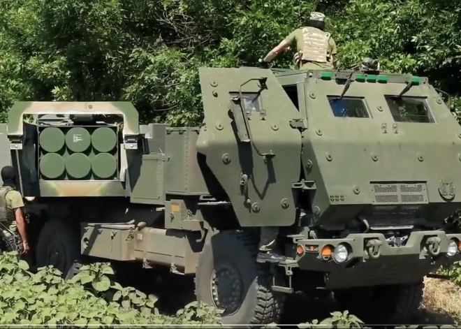 "Kā viņi tik brīvi šauj pa mūsu noliktavām?!" Okupantu "Telegram" konti nespēj pārdzīvot HIMARS sēto iznīcību