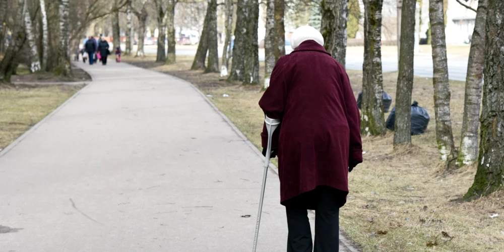 Rīgas domnieki atbalsta pabalsta paaugstināšanu simtgadniekiem līdz 250 eiro