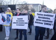 Piesaucot piromāniju, nekontrolētu izkārnīšanos un dzimumorgānu demonstrēšanu, evaņģēlists aicina saglabāt tradicionālo ģimeni