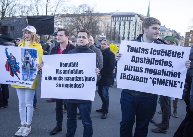 Piesaucot piromāniju, nekontrolētu izkārnīšanos un dzimumorgānu demonstrēšanu, evaņģēlists aicina saglabāt tradicionālo ģimeni