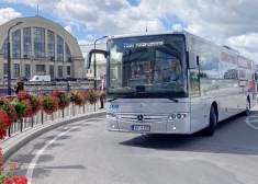 Šķēle un Šlesers simtiem cilvēku atstāj vējā un lietū: Liepājas autobusu parks neizpilda desmitiem reisu