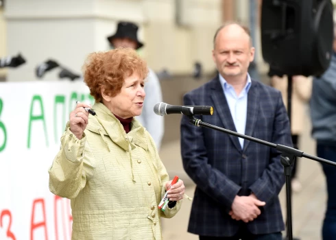 Latvijas Krievu savienības pārstāve, Eiroparlamenta deputāte Tatjana Ždanoka.