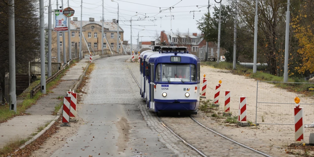 Paredzams, ka izmaiņas būs ilgstošas, līdz tiks atklāts jaunais Brasas tilts. 