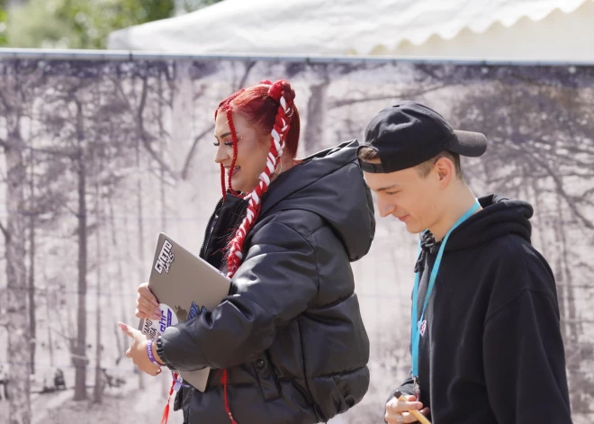 Pirmie apmeklētāji ierodas "Positivus festivālā".