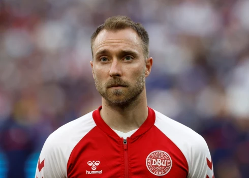 Dāņu futbolists Ēriksens, kam mača laikā apstājās sirds, pievienojas slavenajai Mančestras "United"