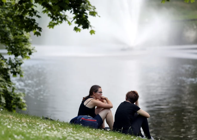 Atkal pieaudzis iedzīvotāju satraukums par Covid-19 izplatību, liecina aptauja