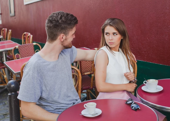 Шокинг-ожерелье и умный стакан. Гаджеты для защиты от домогательств