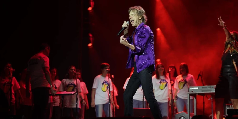 The Rolling Stones поют с украинским детским хором
