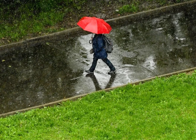 Jaunā nedēļa Latvijā sāksies ar lietainu laiku