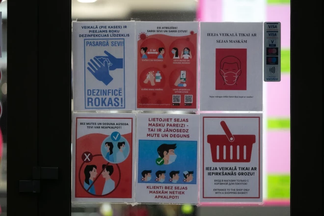 Statiskas dati liecina, ka kovids pamazām atkal sāk atgriezties. Tikai šoreiz tas vairs nav tik nāvējošs, kā bija pandēmijas sākumā.