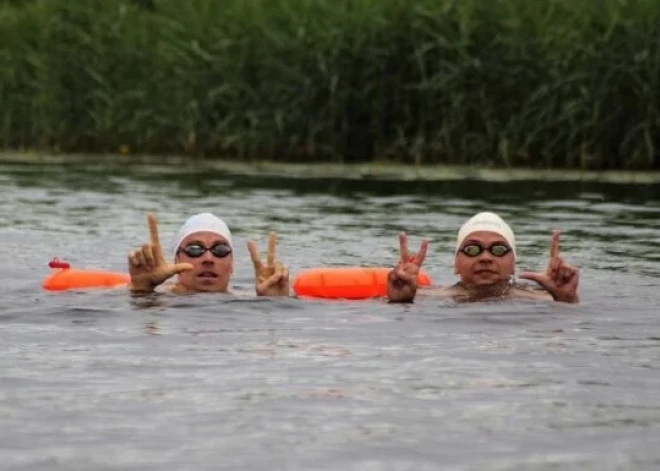 Olimpietis Dūda ar prēmiju motivē jaunos peldētājus pārspēt viņa rekordus