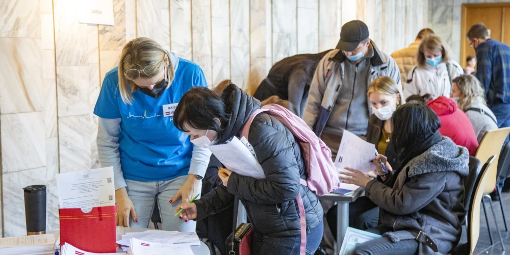 Ukrainas bēgļu izmitināšanai līdz 60 dienām paredz segt lielāku atbalstu