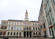 Rīgas dome atļauj demontēt divus padomju armiju slavinošus objektus Ķīšezera krastā