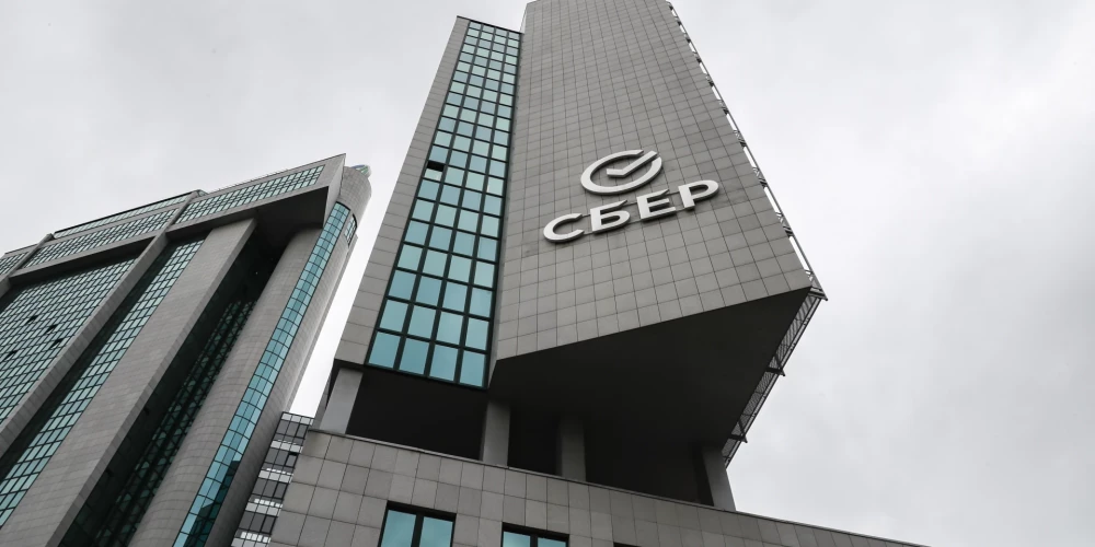ES apstiprina Krievijas zelta embargo, iesaldē "Sberbank" aktīvus