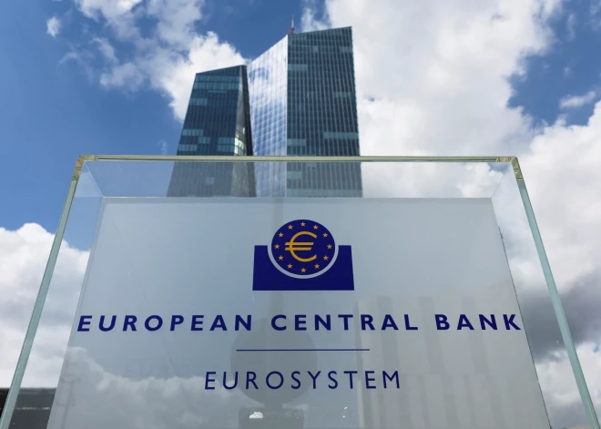 ECB pirmo reizi 11 gados palielina bāzes procentlikmi