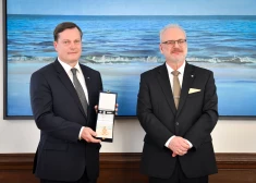 Igaunijas vēstniekam Latvijā pasniegts Triju Zvaigžņu ordenis