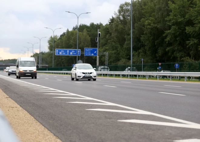 Uzmanību autovadītāji! Brīdina par palēninātu satiksmi piejūras virzienos