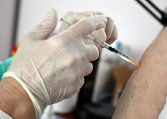 Plāno izmaksāt 142 290 eiro kompensāciju par Covid-19 vakcīnas izraisītu nāvi