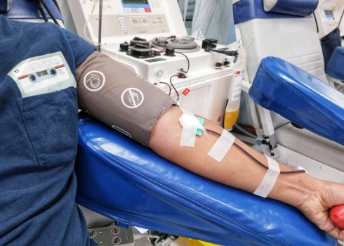 Privātās klīnikas piedāvā kovida sirdzējiem filtrēt asinis