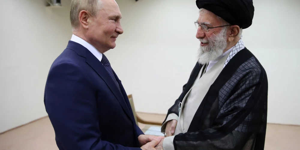 Irānas augstākais musulmaņu līderis Hameneji nešķīsti pazemo Krievijas prezidentu Putinu
