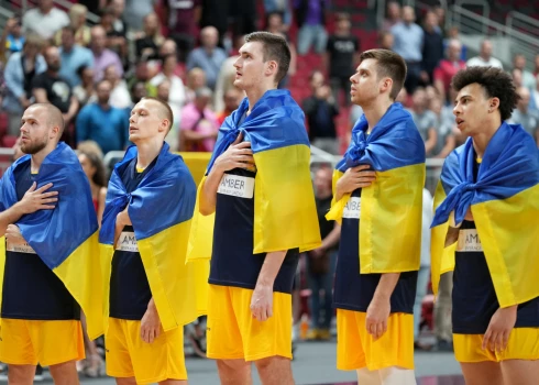 Ukrainas izlases basketbolisti pirms Pasaules kausa kvalifikācijas mača Rīgā.