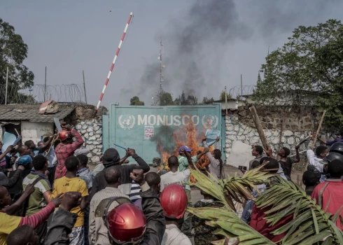 ANO misija MONUSCO vairāk nekā 20 gadus ir stacionēta Kongo DR ziemeļaustrumos, mēģinot sekmēt mieru valstī par spīti apmēram 130 dažādu bruņotu grupējumu klātbūtnei.