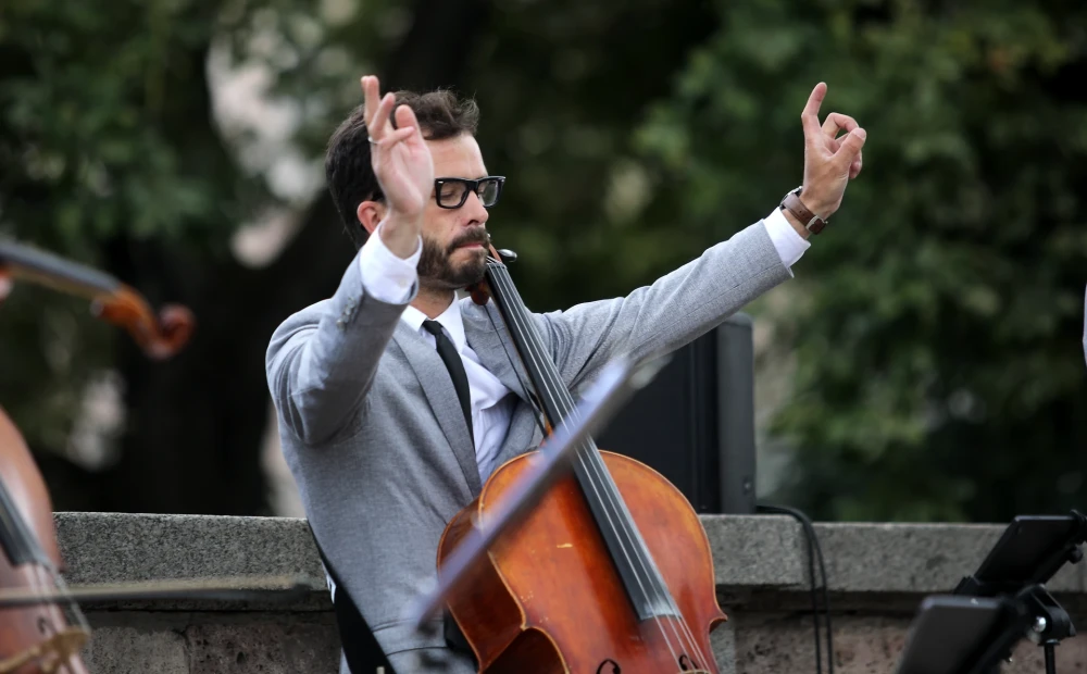 PHOTO: cello trio “Melo-M” together with Ukrainian musicians delight the audience at the Freedom Monument