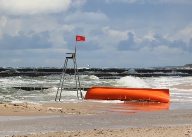 Отдыхающий из Латвии шокировал литовцев: перешагнул через утопленника и пошел купаться